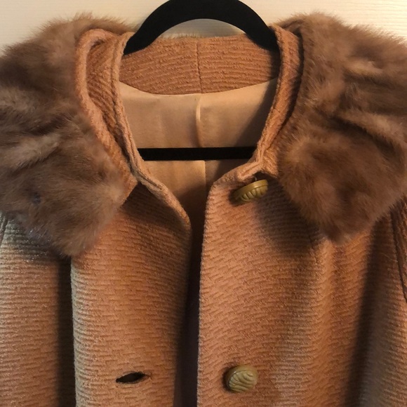 Vintage wool coat with fur collar - Picture 3 of 8